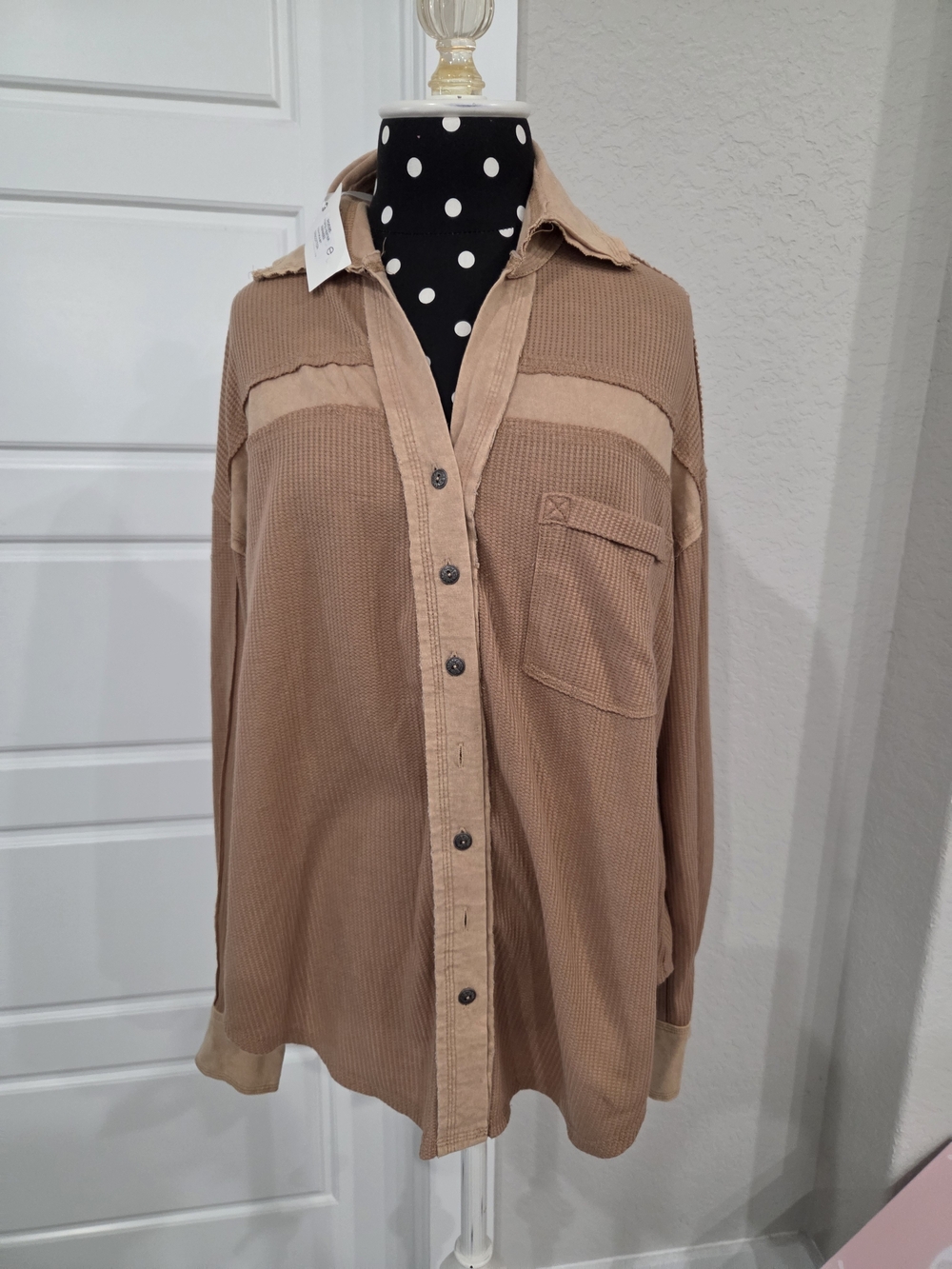 Umgee Cozy Camel Waffle Button-Front Oversized Size Med NWT - Picture 2 of 9
